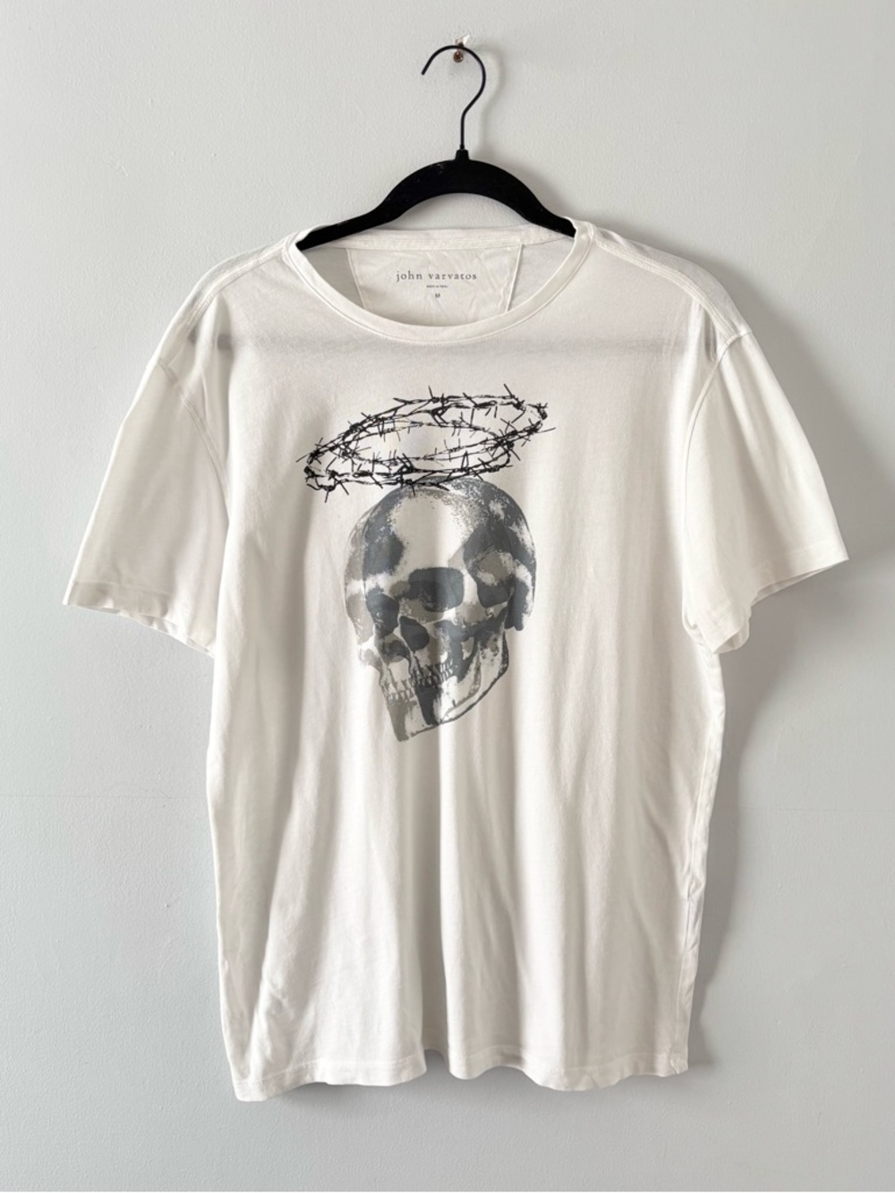 John Varvatos Men’s Skull Thorns Cotton Graphic T-Shirt Short-Sleeve Top White